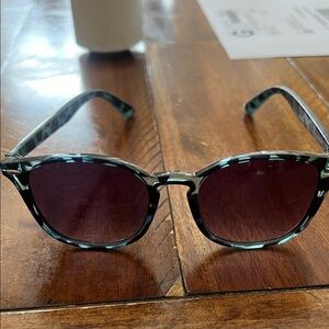 Stylish Vera Bradley Tortoiseshell Sunglasses